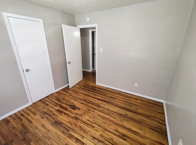 Building Photo - 3558 Debby Dr