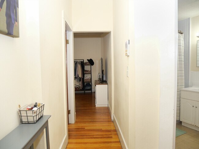 Building Photo - 1390 Beacon St