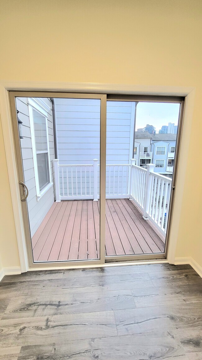 Building Photo - 18 S High St