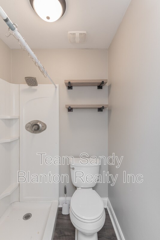 Building Photo - 8238 Li Fair Dr