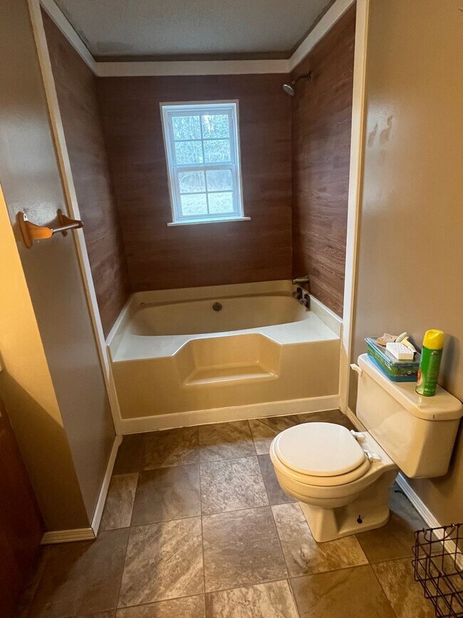 Building Photo - Come take a look at this 3-bedroom 2-bath home in Dover.