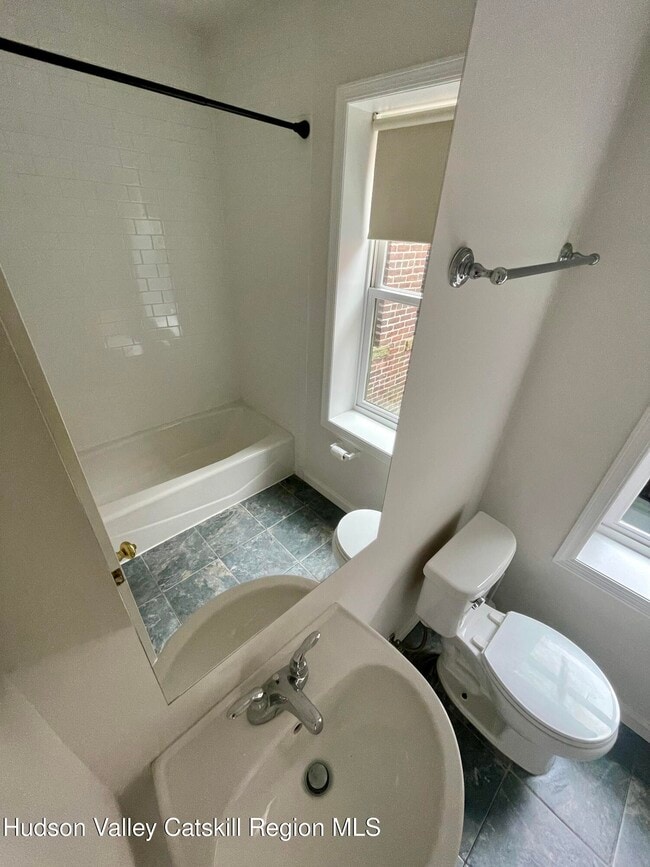 Building Photo - 202 Warren St