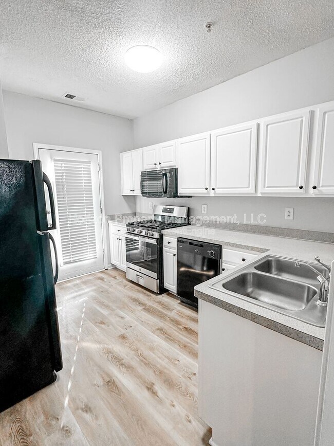 Building Photo - 139 Riverstone Commons Cir