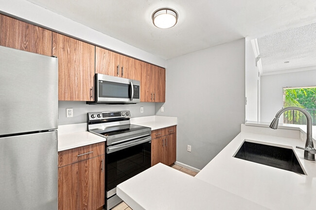 Building Photo - 5860 W Sample Rd