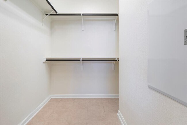 Building Photo - 2925 Scout Pony Dr