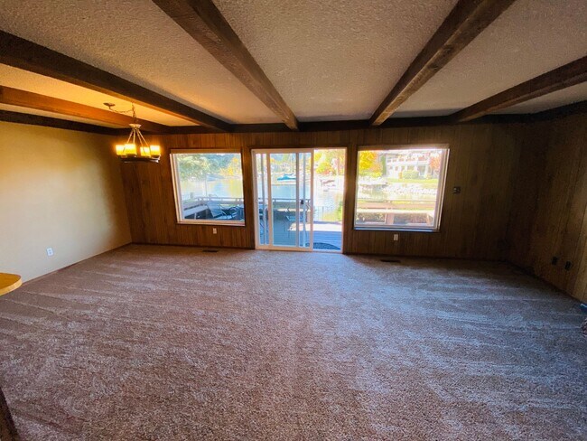 Building Photo - 3 bed 3 bath house for rent in the Tahoe Keys