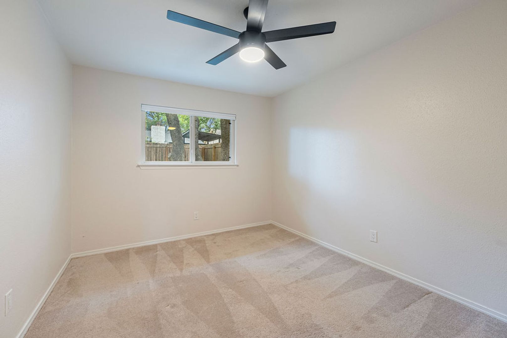 Building Photo - 920 Acorn Oaks Dr
