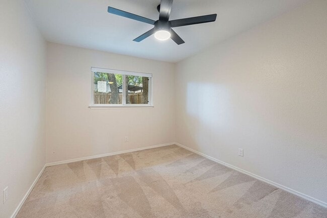Building Photo - Beautiful 3 bedroom, 2 bathroom home in South Austin!!!