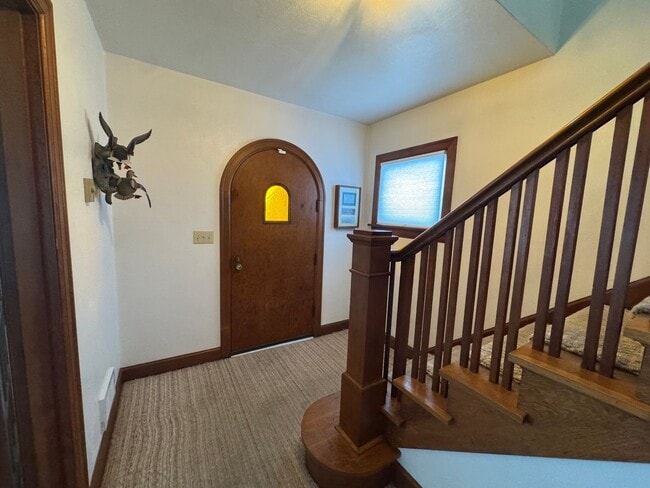 Building Photo - Farmhouse Short Term Partially Furnished (Available now through September)