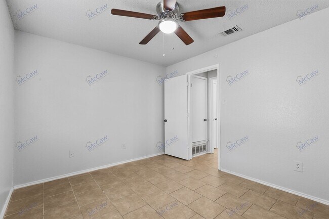 Building Photo - Cute 2/2 Duplex in Fort Worth!