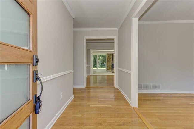 Building Photo - 1837 Chancery Ln