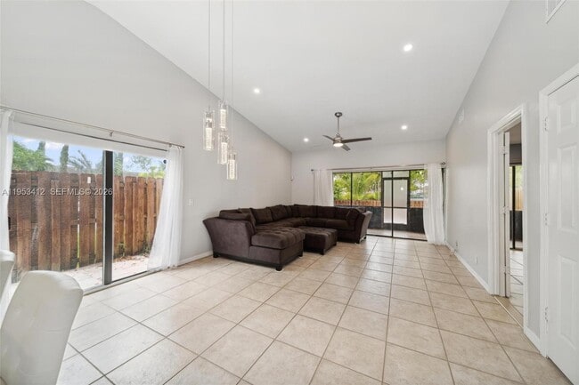 Building Photo - 4949 E Lakes Dr