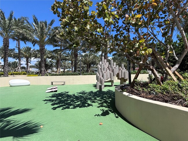 Building Photo - 400 South Pointe Dr