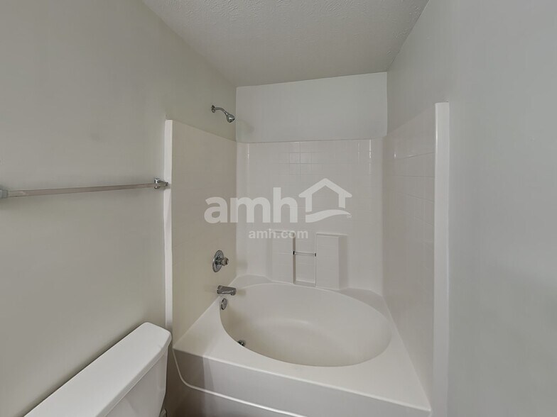 Building Photo - 1883 Portview Dr