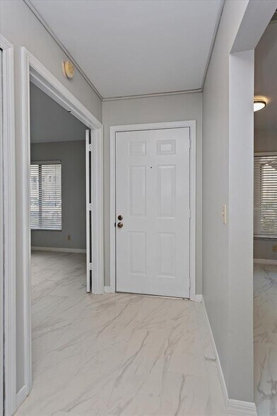 Building Photo - 2232 Stonington Ave