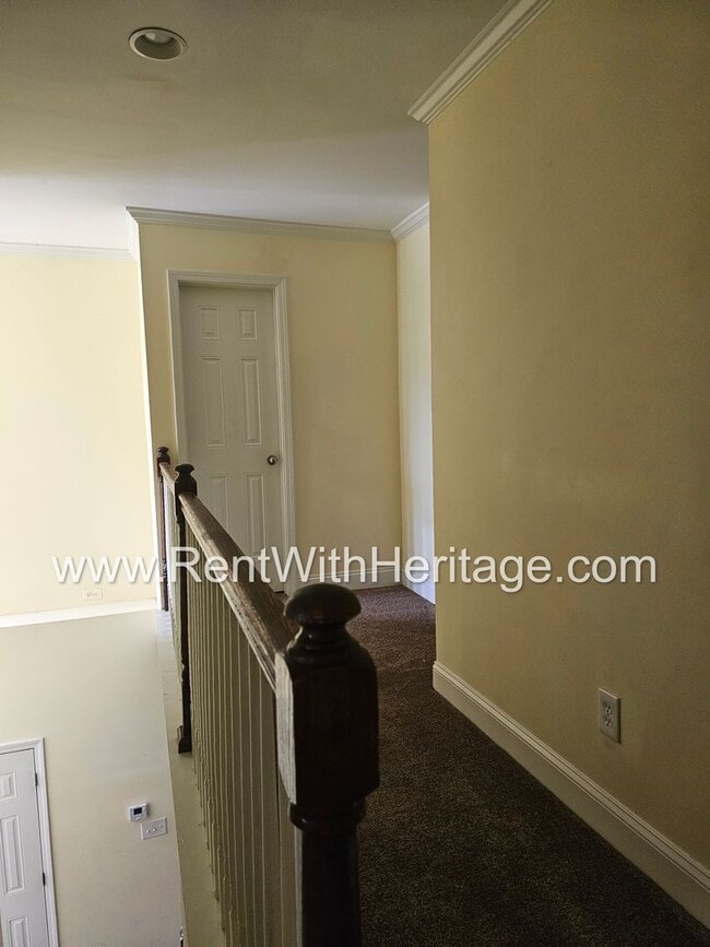 Building Photo - Gorgeous 3Bd / 2Ba Immaculate Townhome / U...