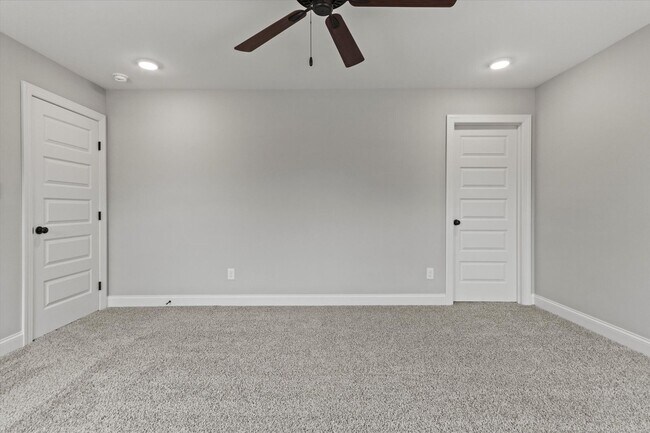 Building Photo - Stylish 4BR Townhome Living in the Heart o...