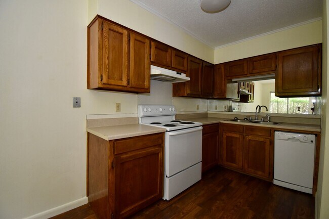 Building Photo - Saratoga Street Duplex