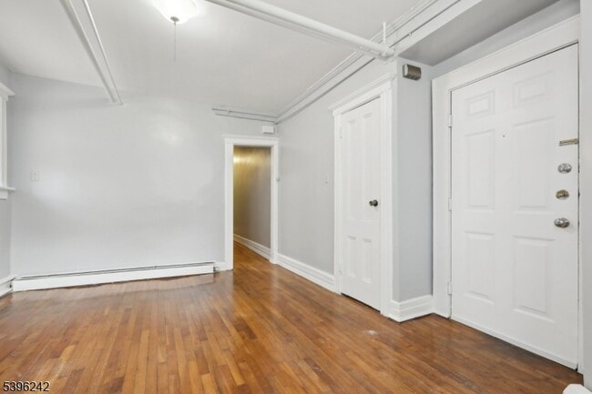 Building Photo - 162 Fairview Ave