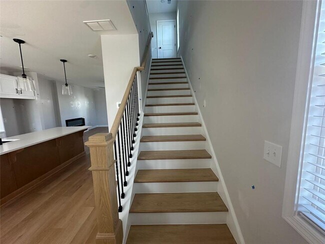 Building Photo - 1925 AUDRA Aly