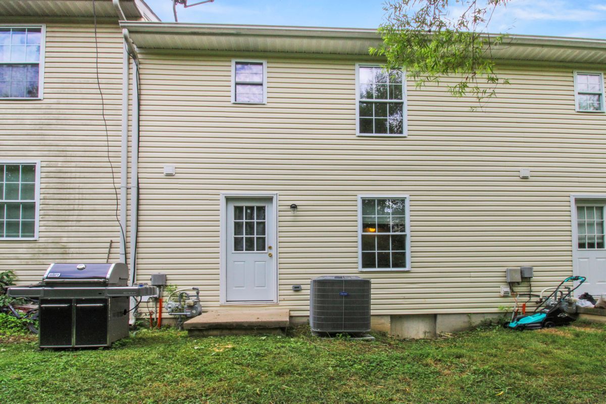 Building Photo - 424 Ridgefield Ave