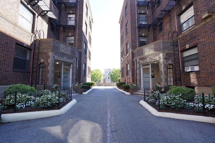 Building Photo - 431 Broadway