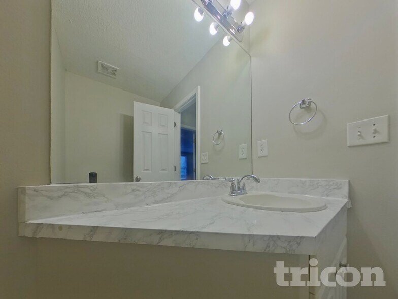 Building Photo - 4901 Martin Farms Rd