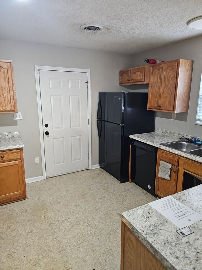 Building Photo - 1737 Moses Ave