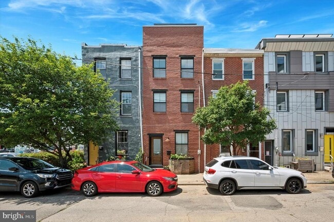 Building Photo - 2142 E Arizona St