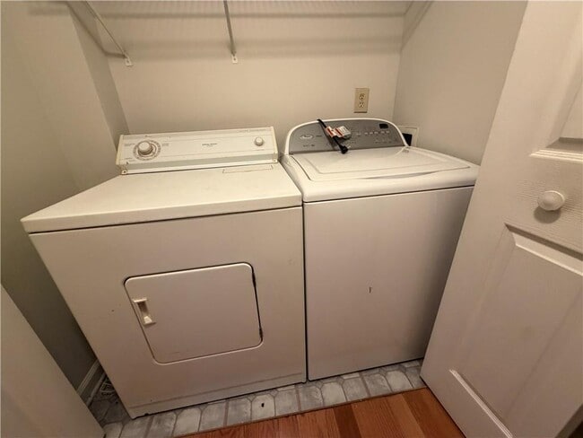 Building Photo - 2511 River Green Dr NW