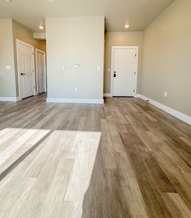 Building Photo - Pet Friendly 2 bed/ 2 bath unit at Soldier...