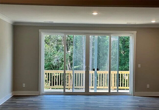 Building Photo - End-Unit Townhome w/3BR + 2-Car Garage + Balcony