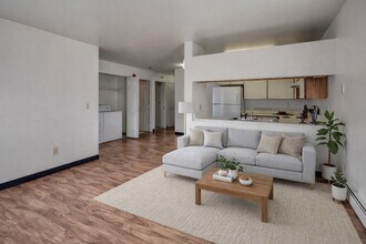 Building Photo - Silver Ridge