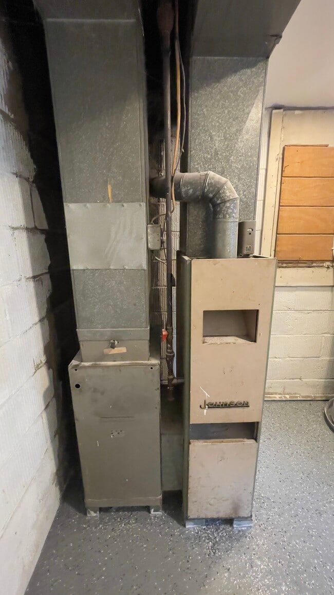 Building Photo - 308 9th St