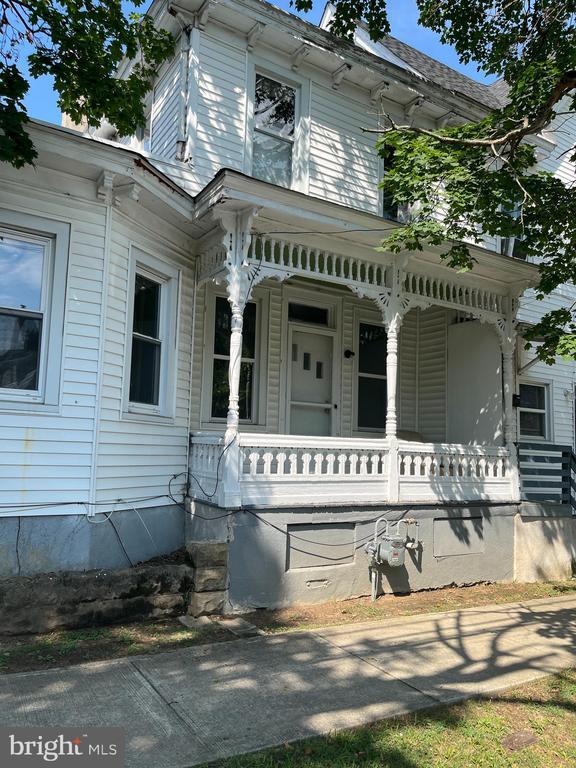 Building Photo - 170 S Giles St