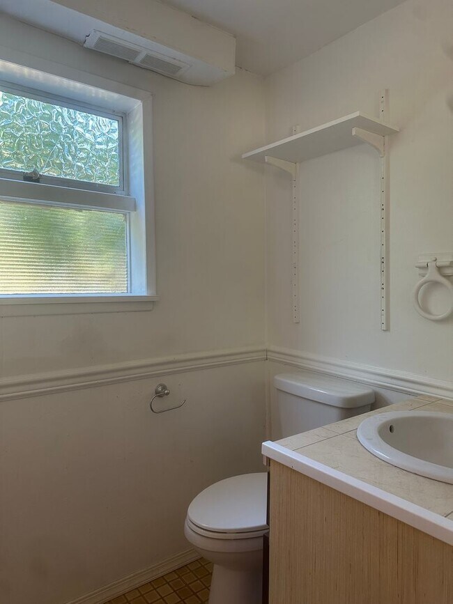 Building Photo - Updated 3-Bedroom Home with Deck & Garage in Mountlake Terrace!!!
