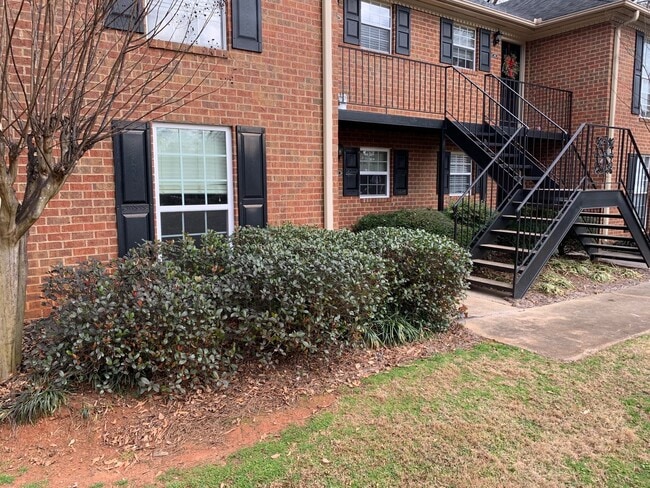 Building Photo - Winfield Chase Condo 2 BR 1 BA off Prince ...