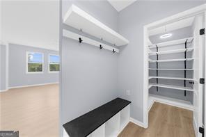 Building Photo - 5435 Mirror Lake Dr