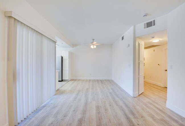 Building Photo - Gorgeous two bedroom two bathroom condo in...