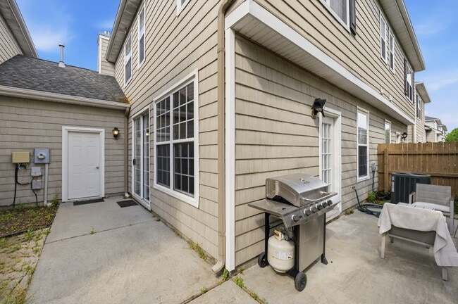 Building Photo - 5325 Brinsley Ln