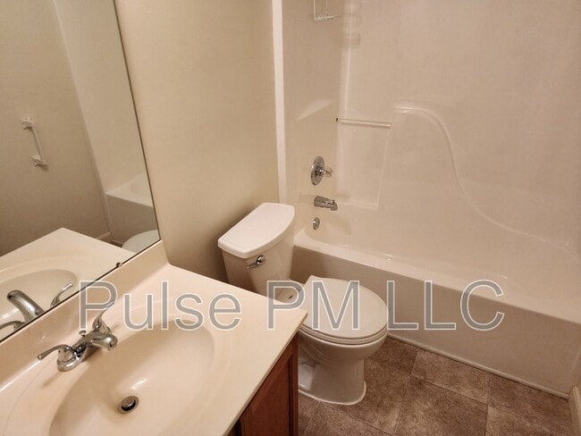 Building Photo - 135 Dale Hollow Dr