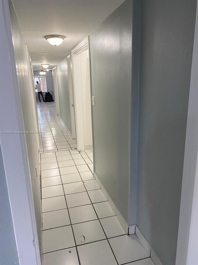 Building Photo - 30 E 12th St