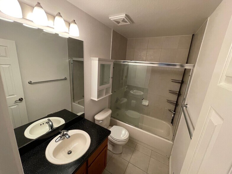 Building Photo - 4800 Osage Dr