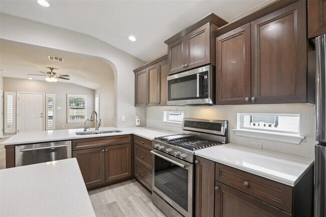 Building Photo - 4937 Hartson