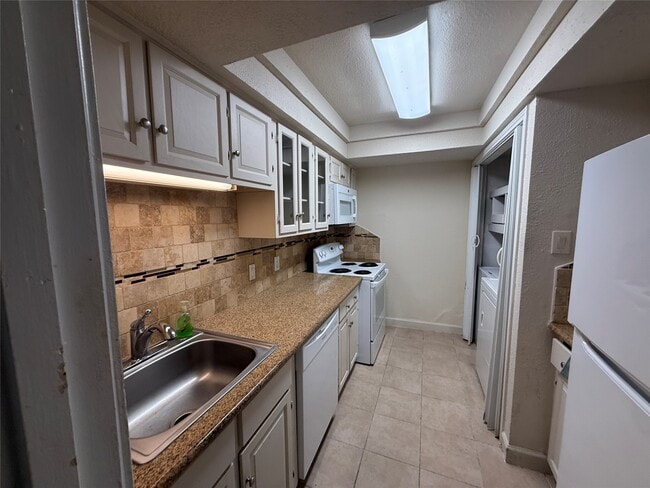 Building Photo - 14309 Misty Meadow Ln