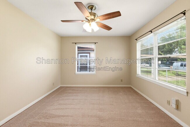 Building Photo - 8406 Highcrest Dr