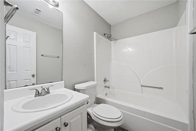 Building Photo - 2297 Charleston Pointe SE