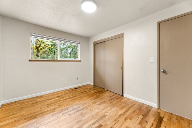 Building Photo - Lakewood Rambler