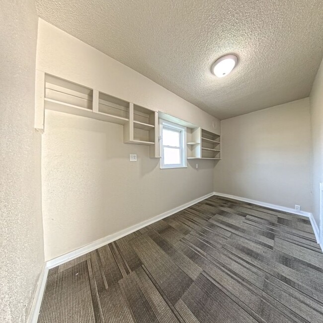 Building Photo - Newly remodeled 3 bedroom 2 bathroom home-Located in Jefferson