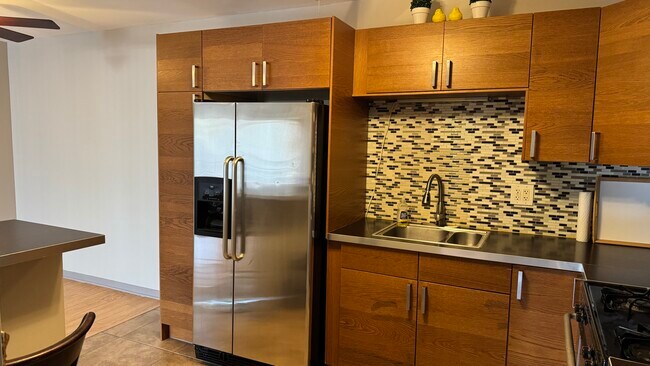 Building Photo - 9S070 Lake Dr